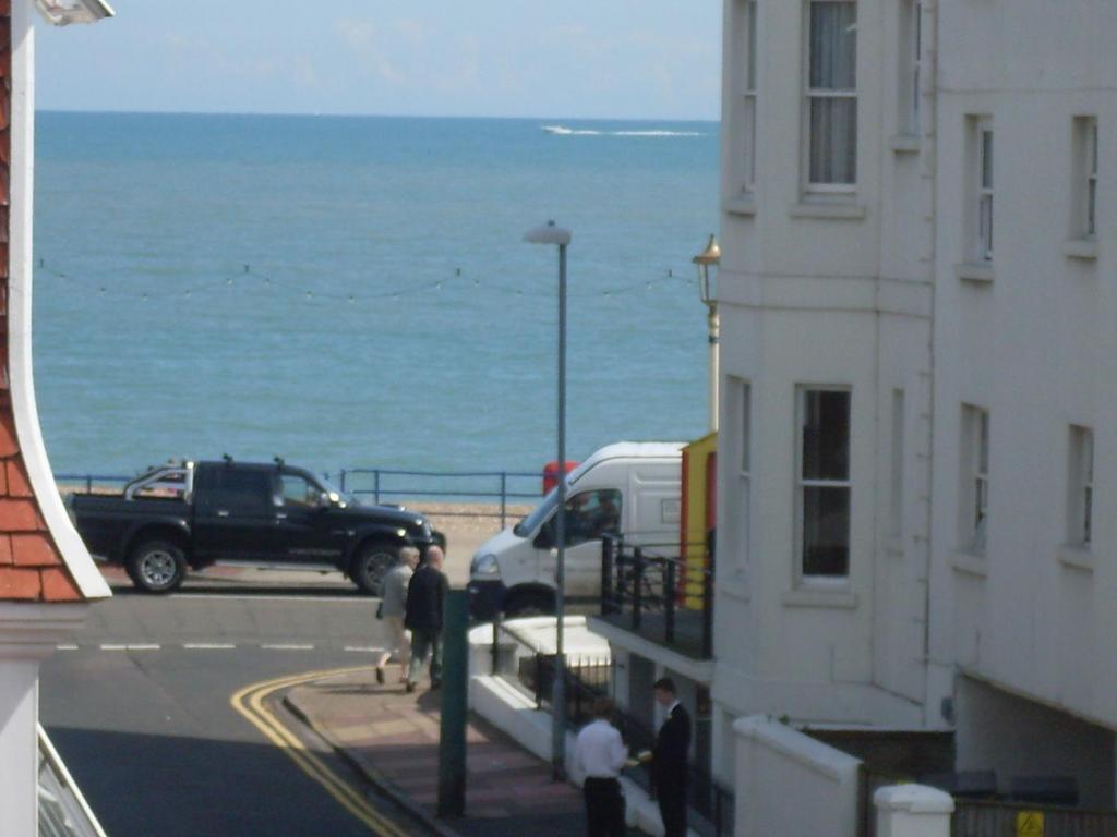 Cambridge House Guest House Eastbourne Oda fotoğraf